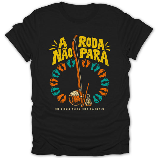 Black t-shirt with "A Roda Não Para" text, berimbau, and footprints.
